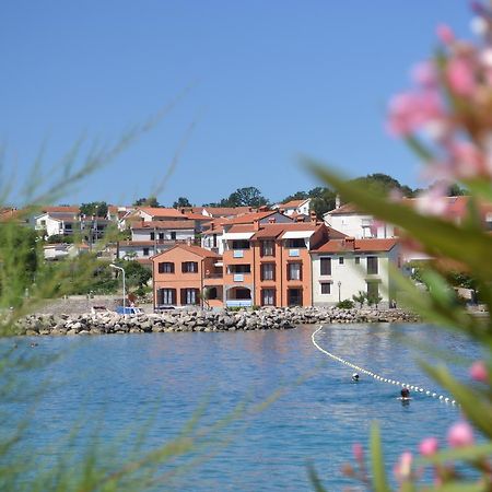 Apartments Myadria Malinska Exterior foto