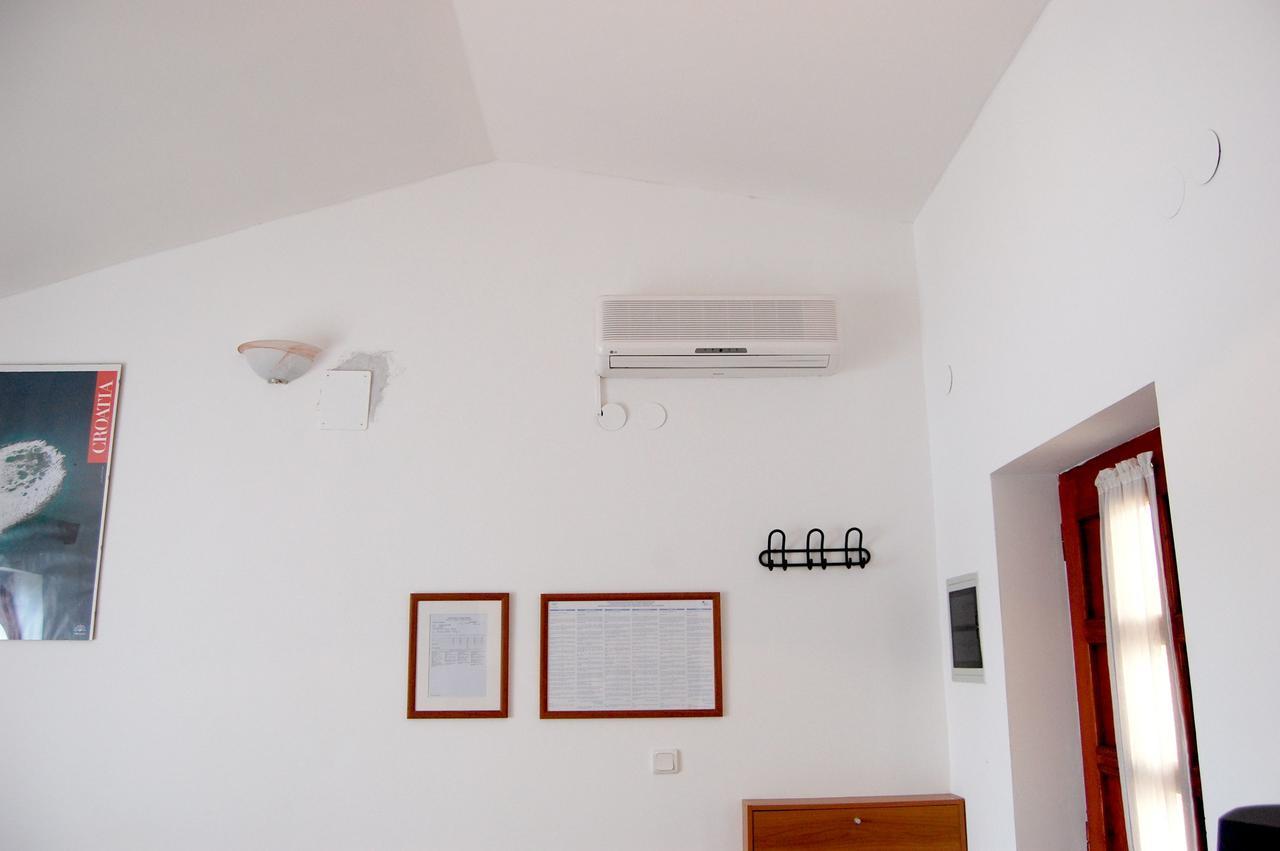 Apartments Myadria Malinska Exterior foto