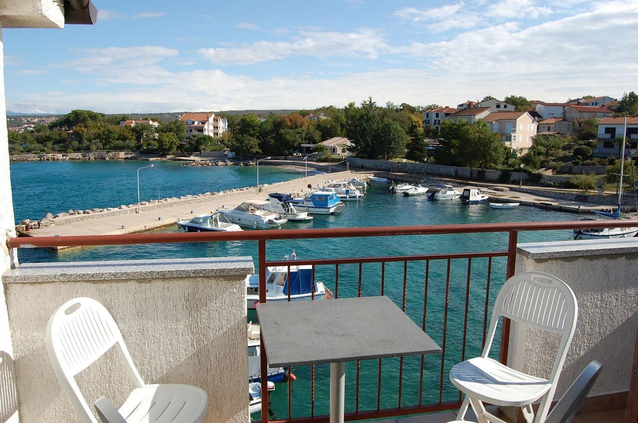 Apartments Myadria Malinska Exterior foto