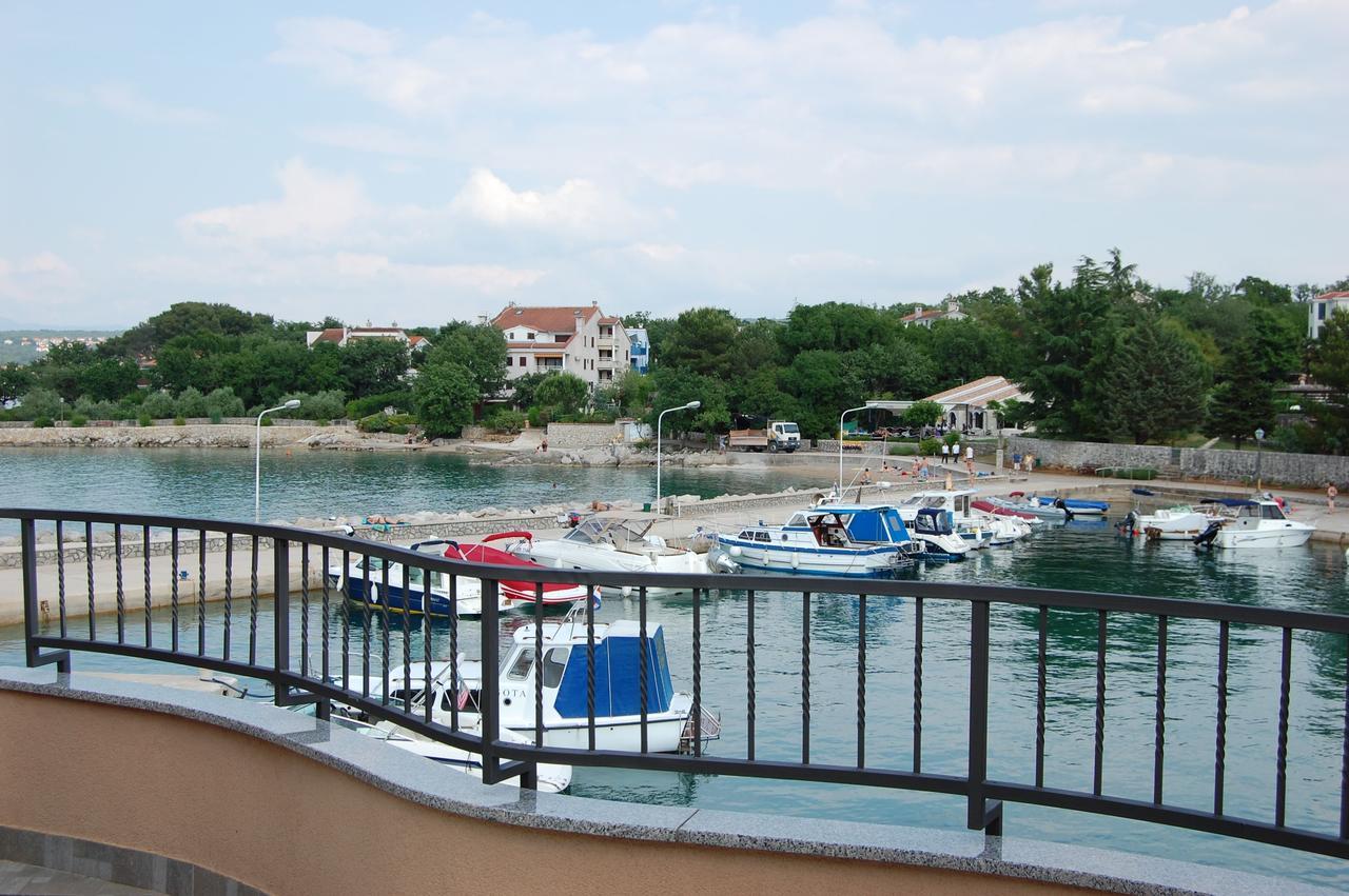 Apartments Myadria Malinska Exterior foto